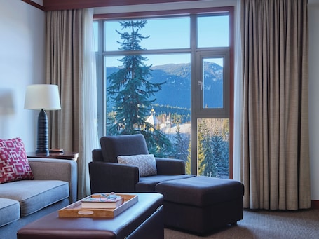 Upper Floor, Suite, 2 Bedrooms | 1 bedroom, premium bedding, in-room safe, laptop workspace