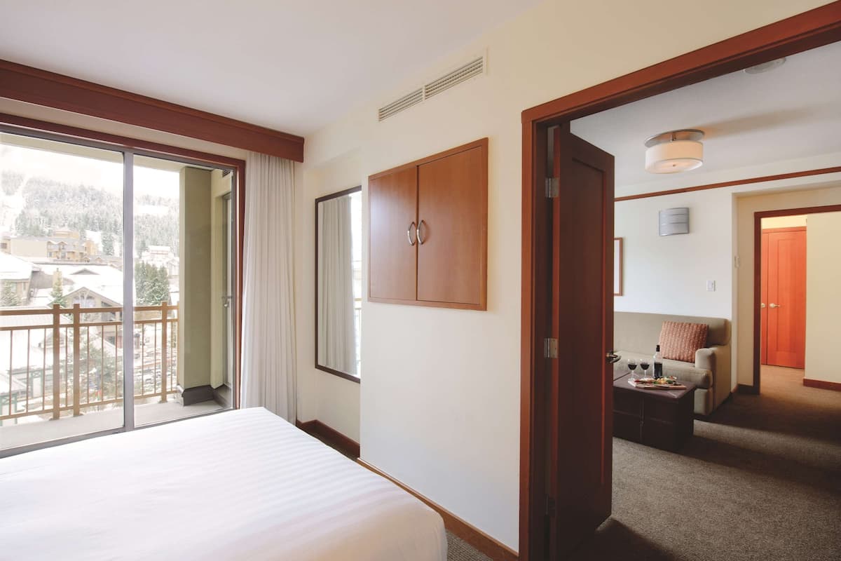 1 bedroom, premium bedding, in-room safe, laptop workspace