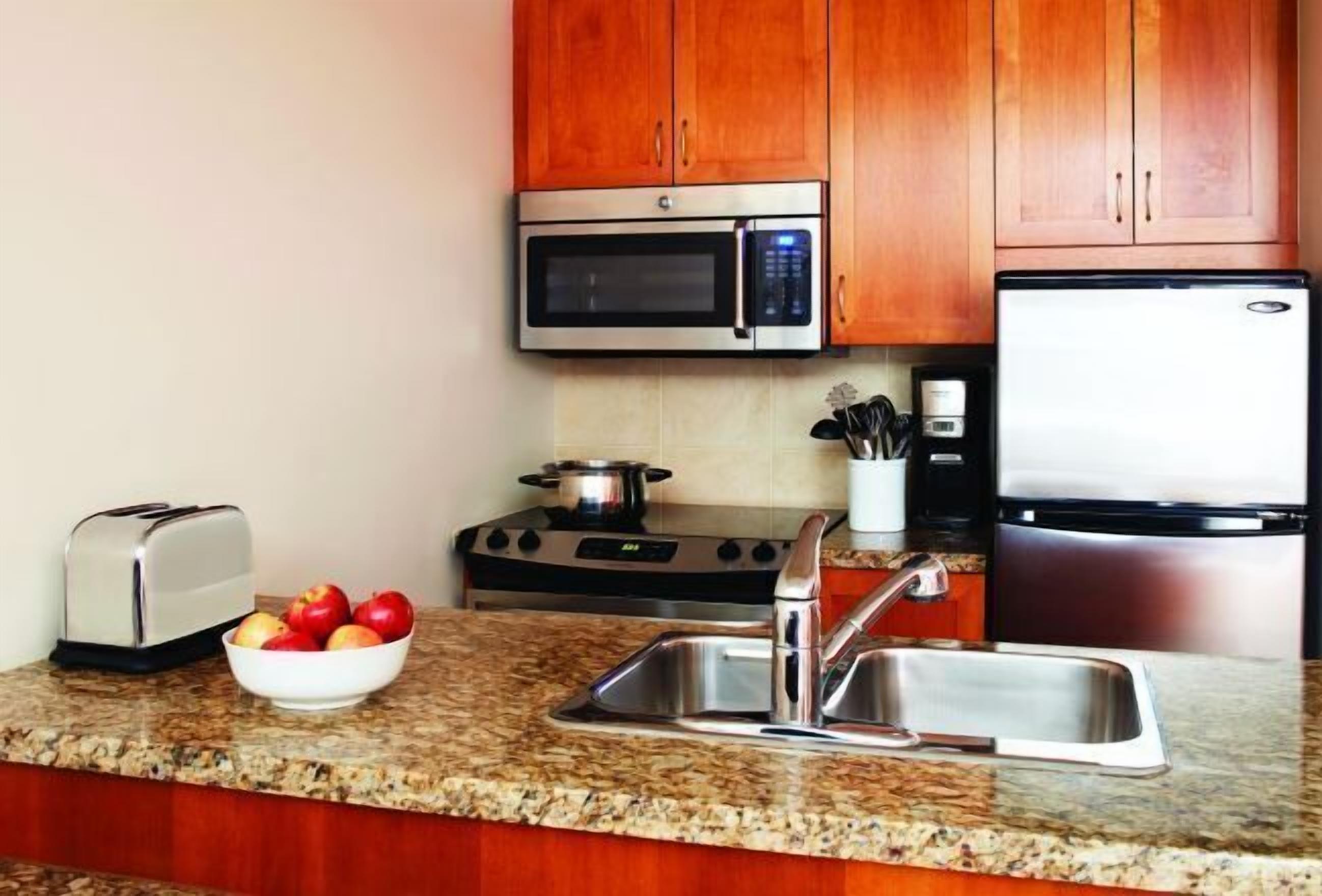 私人廚房 | 雪櫃、微波爐、焗爐、爐具