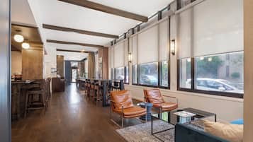 Se sirven desayunos y cocina americana