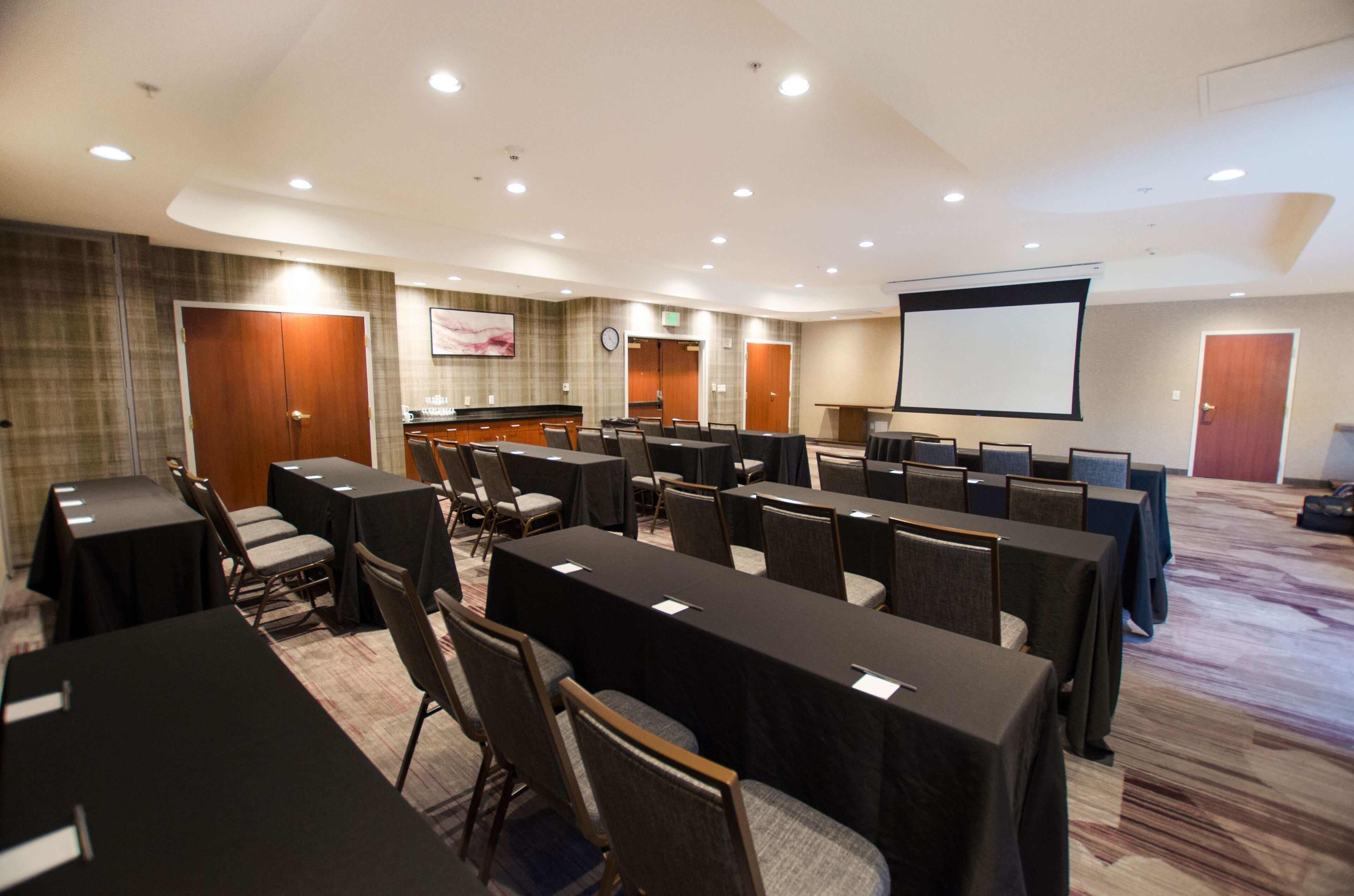 Photo - Courtyard Ventura Simi Valley