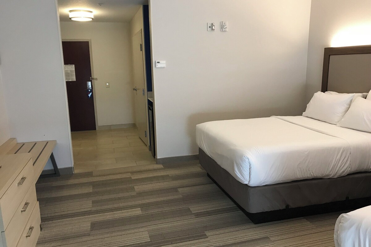 Standard Room, Accessible (Mobility) | In-room safe, desk, blackout curtains, iron/ironing board