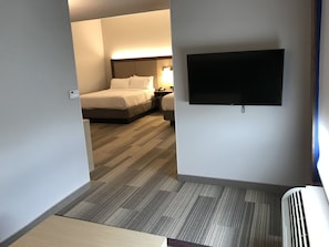 Suite, 1 Double Bed, Accessible (Mobility) | Living area
