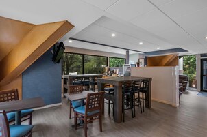 包含每日自助早餐