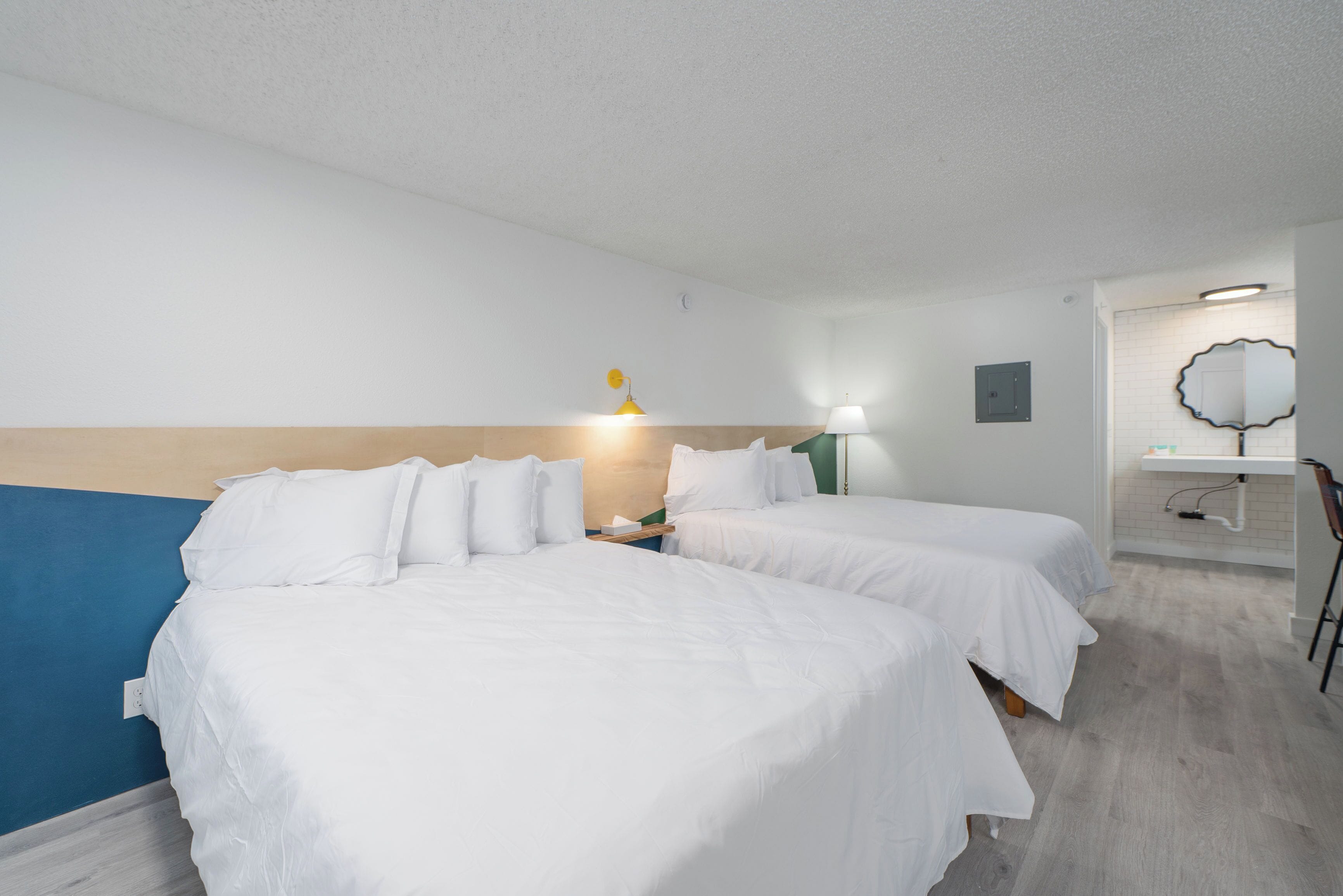 Chambre, 2 grands lits | 1 chambre, Wi-Fi gratuit, draps fournis