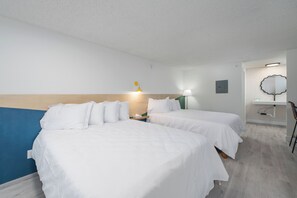 Room, 2 Queen Beds - Varsity South (Centralia)