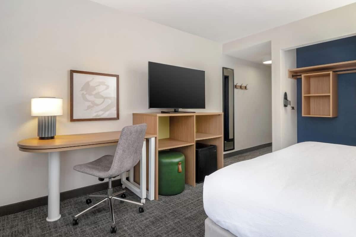 Safe på rommet, skrivebord, strykejern/-brett og wi-fi (inkludert)