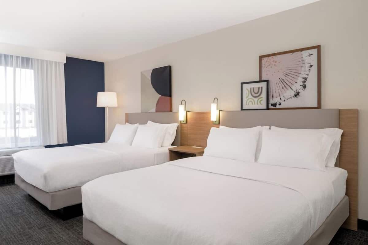 Safe på rommet, skrivebord, strykejern/-brett og wi-fi (inkludert)