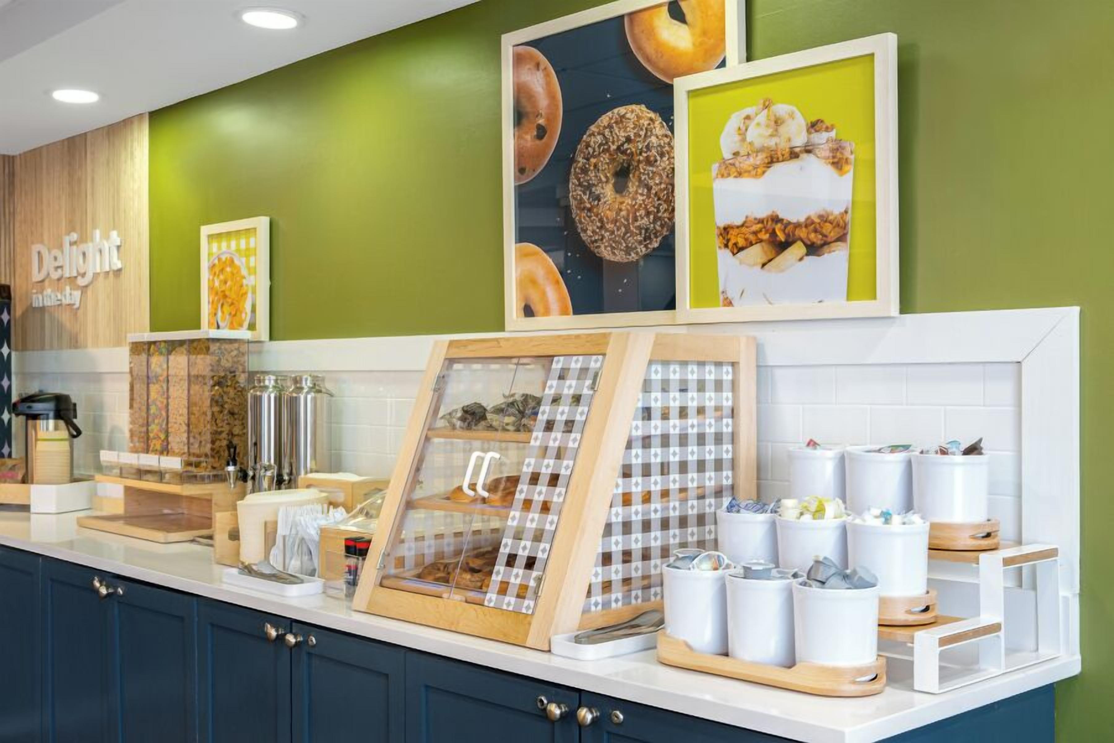 Free daily continental breakfast