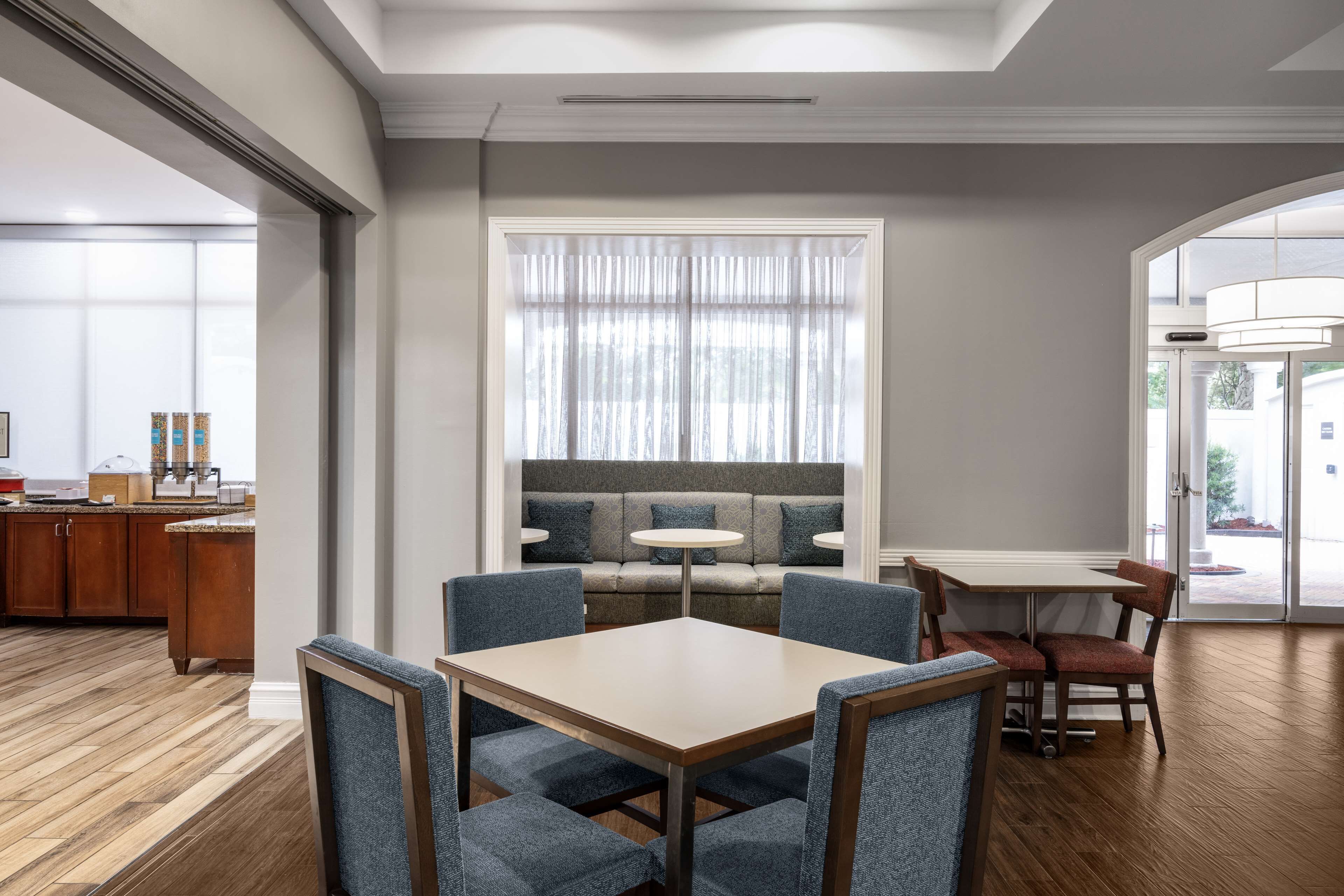 free daily full breakfast