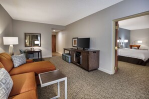 Suite, 1 King Bed, Non Smoking | Premium bedding, blackout drapes, iron/ironing board, free WiFi - Hampton Inn by Hilton West Palm Beach Central Airport (West Palm Beach)