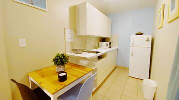 Premium Studio | In-room safe, laptop workspace, iron/ironing board, free WiFi