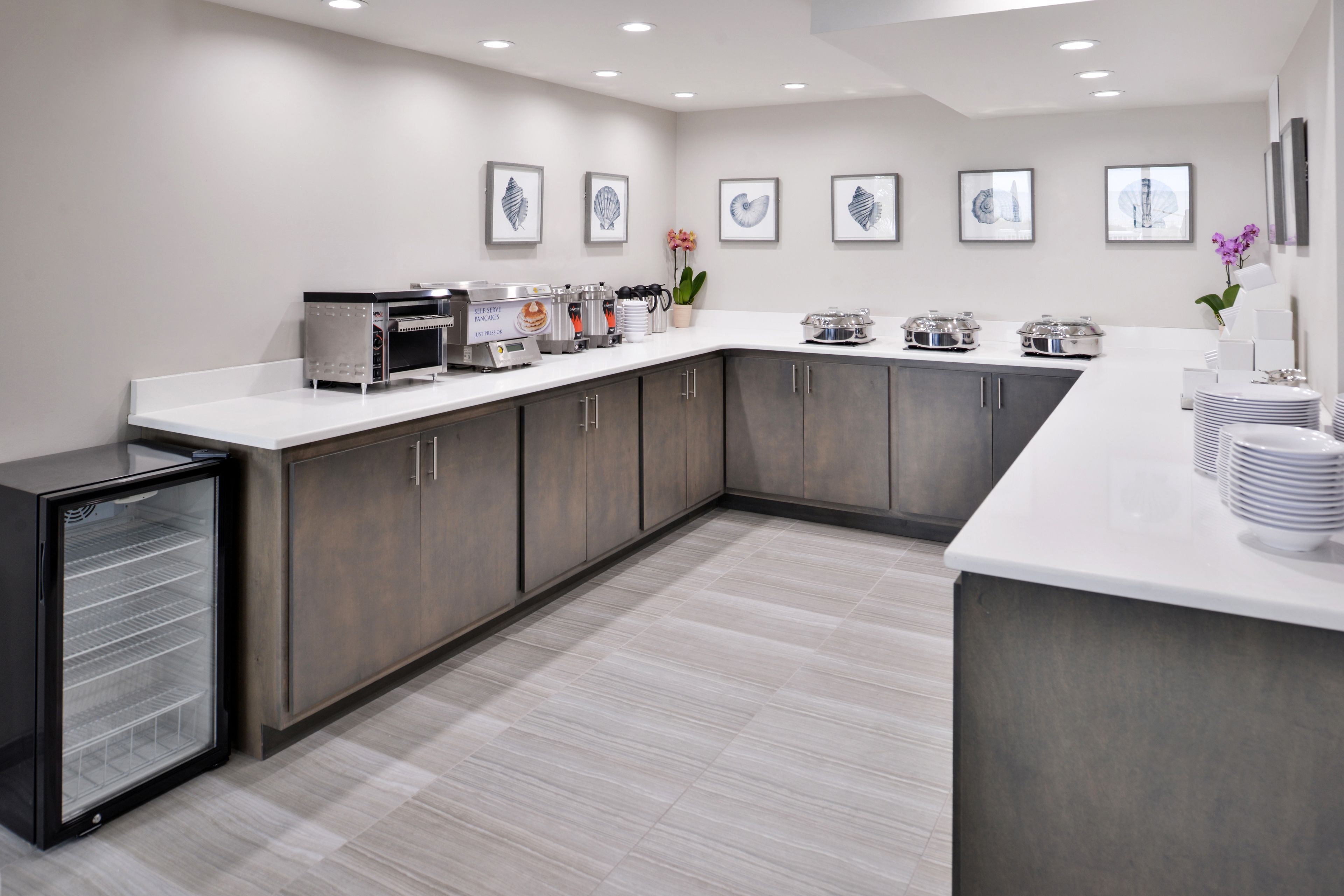 daily cooked-to-order breakfast for a fee