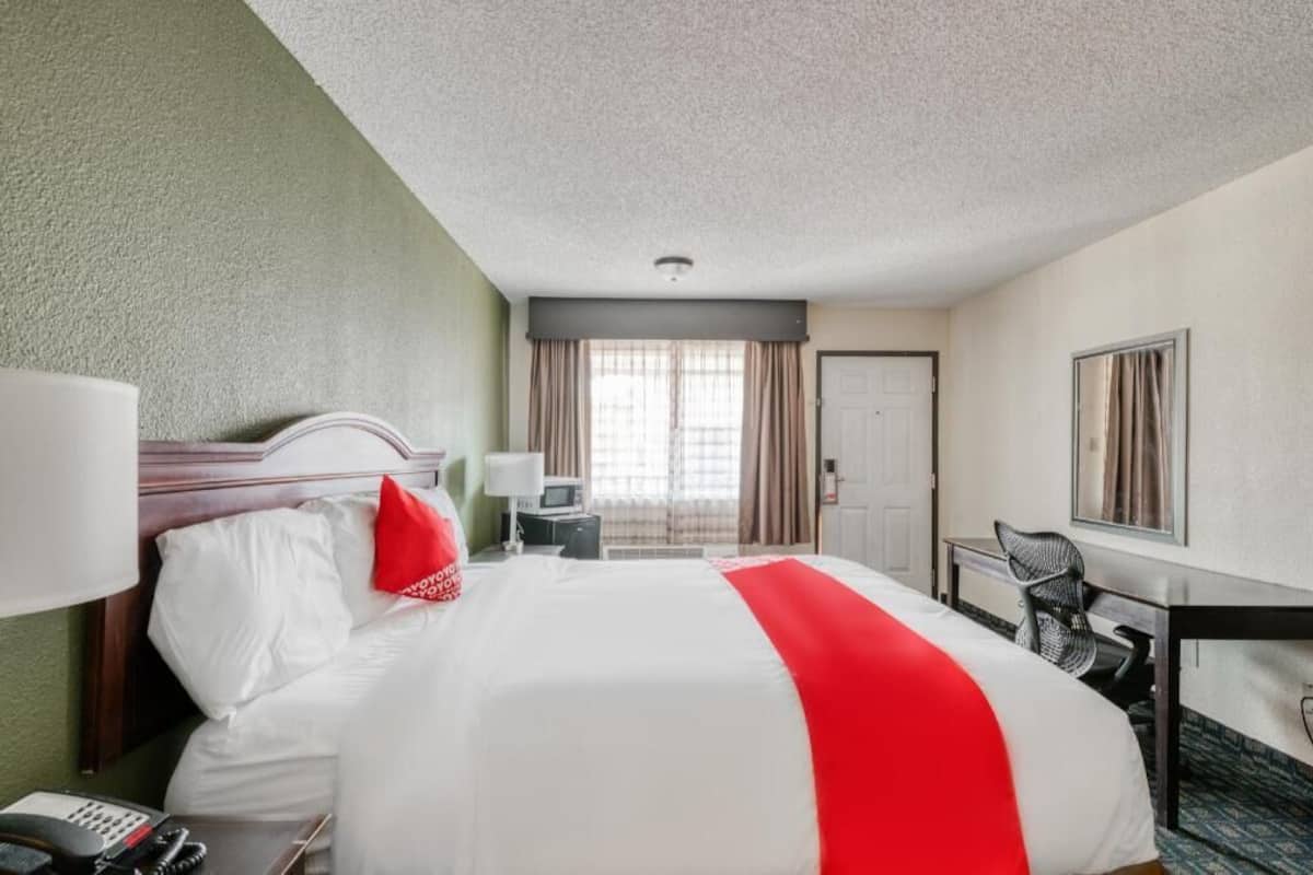 Desk, iron/ironing board, free WiFi, bed sheets