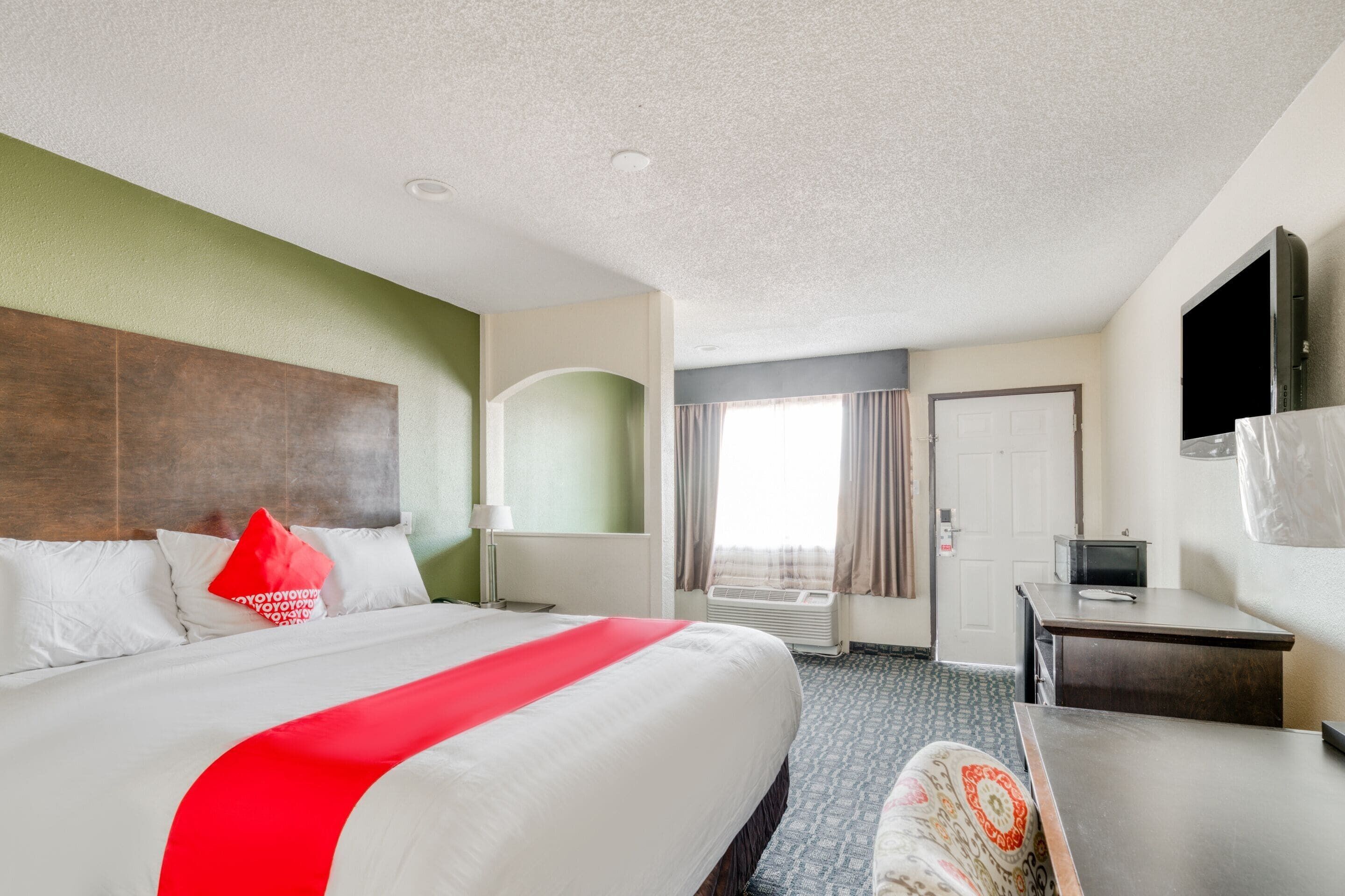 Desk, iron/ironing board, free WiFi, bed sheets