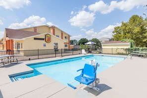 Outdoor pool, pool loungers - Super 8 by Wyndham Chickasha (Chickasha)