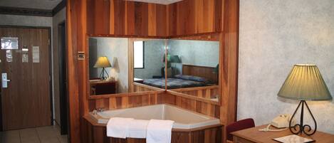 Luxury Suite, Hot Tub | Room amenity
