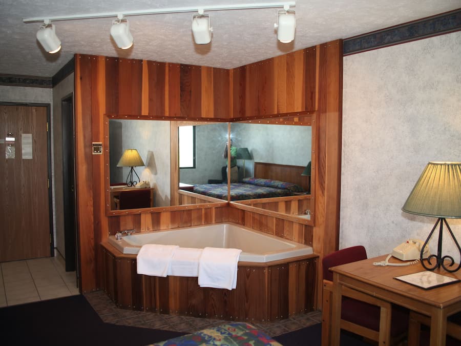 Luxury Suite, Hot Tub | Room amenity