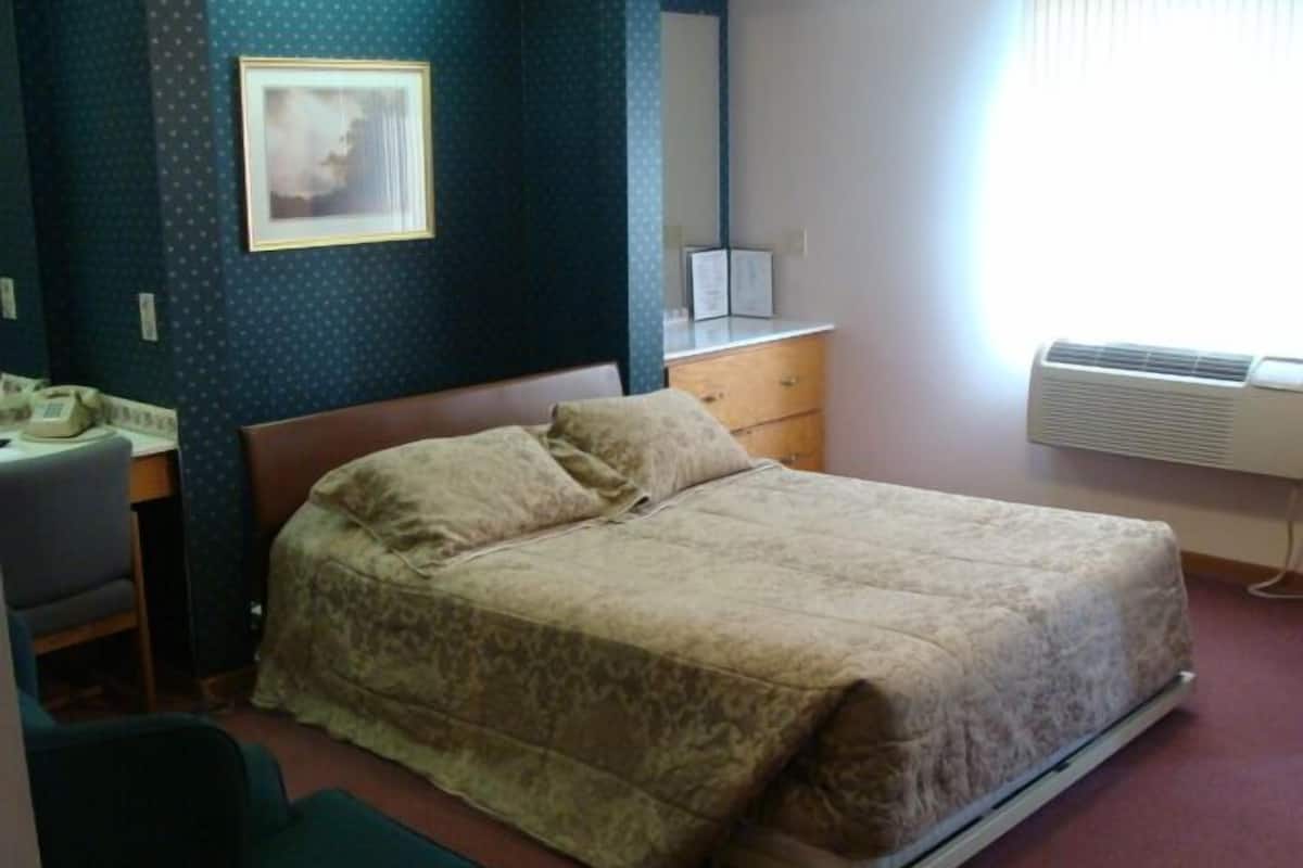 Suite Luxe, bain Ă remous | 1 chambre, bureau, rideaux occultants, Wi-Fi gratuit