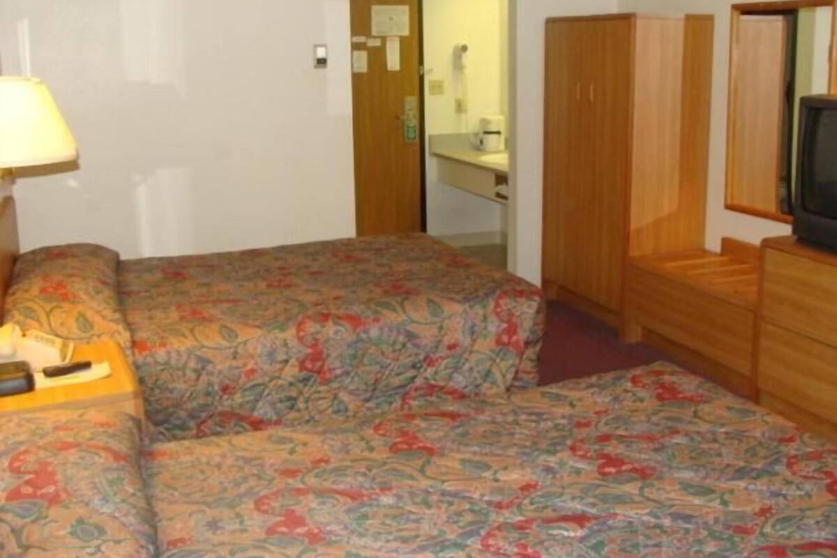 Chambre Double, 2 grands lits | 1 chambre, bureau, rideaux occultants, Wi-Fi gratuit