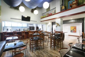 Lunch and dinner served