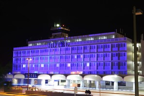 Front of property - evening/night - San Juan Airport Hotel (Carolina)