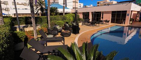 Outdoor pool, pool umbrellas, sun loungers