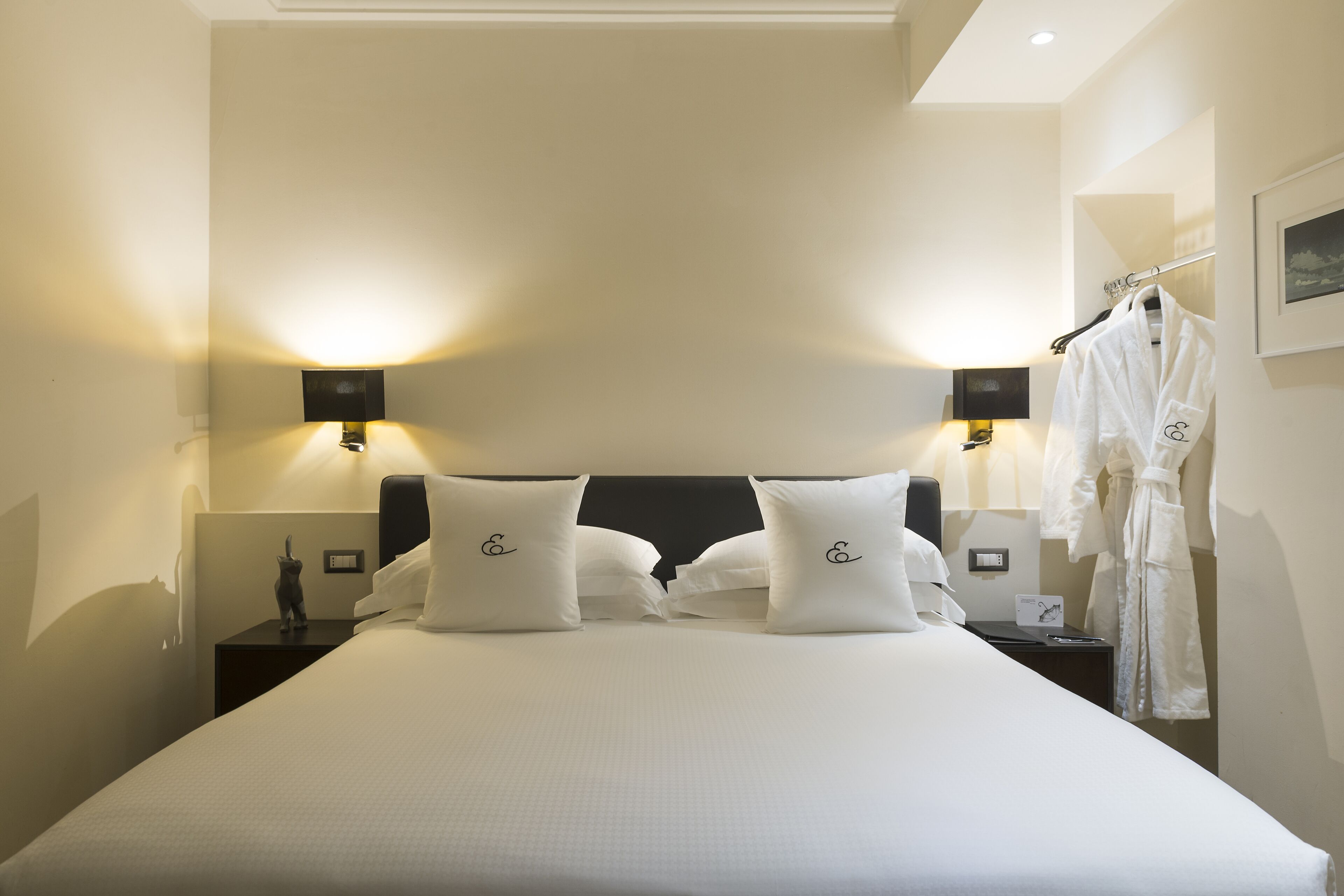 apartment | premium bedding, down duvets, minibar, in-room safe