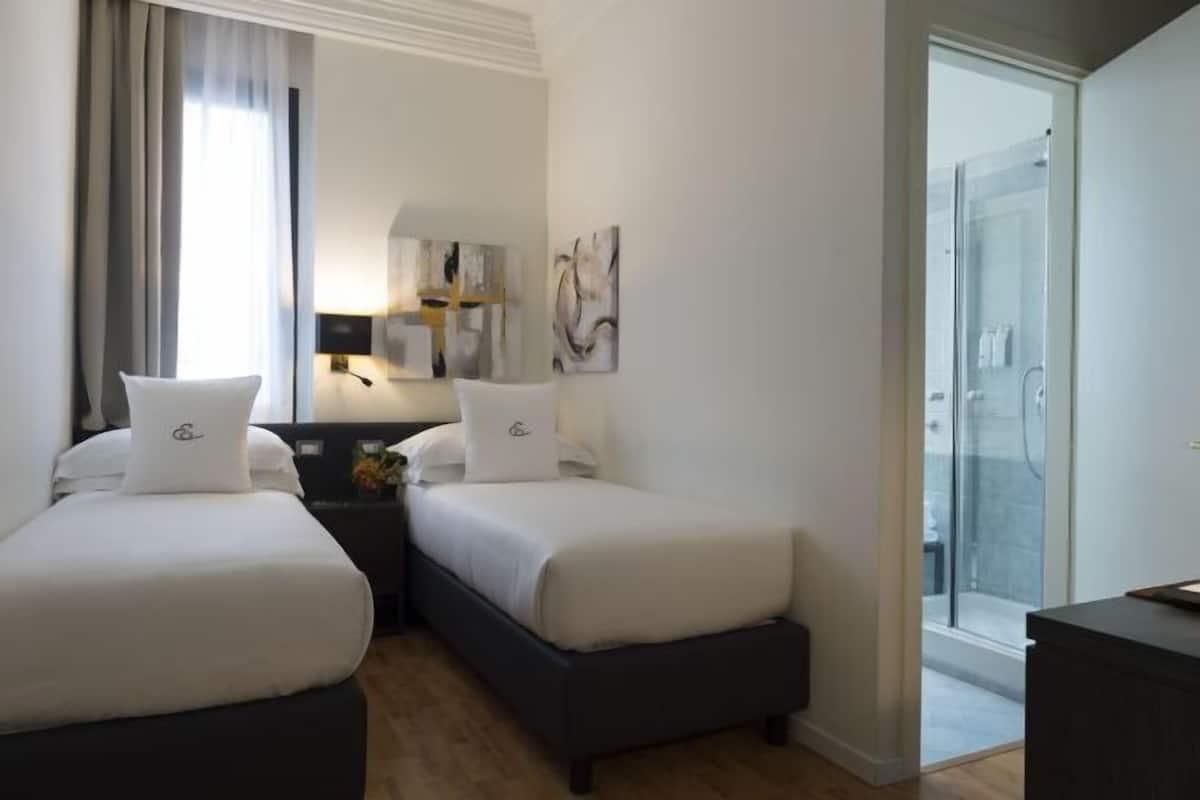 1 bedroom, premium bedding, down duvets, minibar