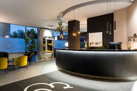 Recepción. Elizabeth Lifestyle Hotel