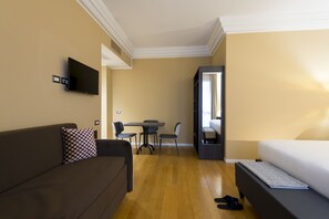 豪華三人房 | 高級寢具、羽絨被、迷你吧、房內夾萬