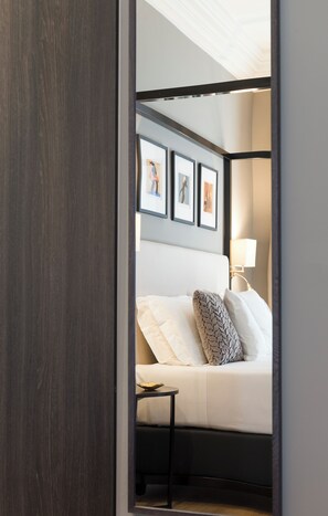 Premium bedding, down duvets, minibar, in-room safe - Elizabeth Lifestyle Hotel (Bologna)