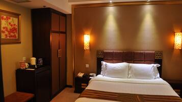 Elite Double Room | Living area | Flat-screen TV