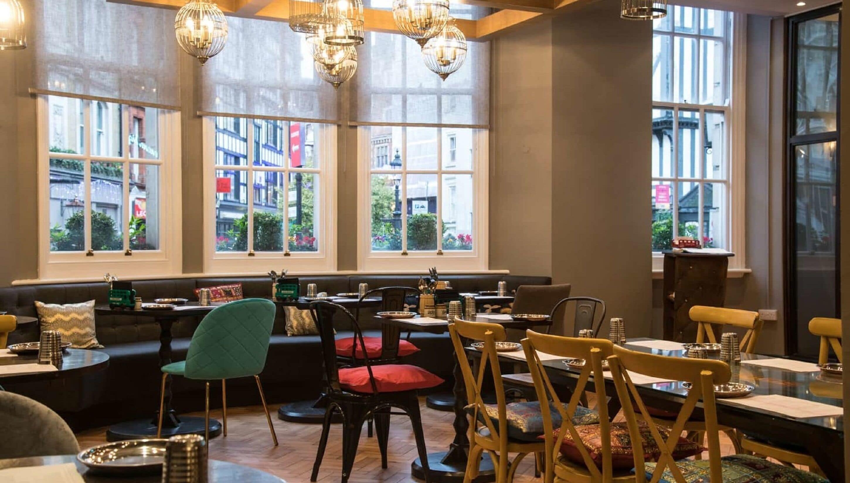 Der serveres frokost og aftensmad