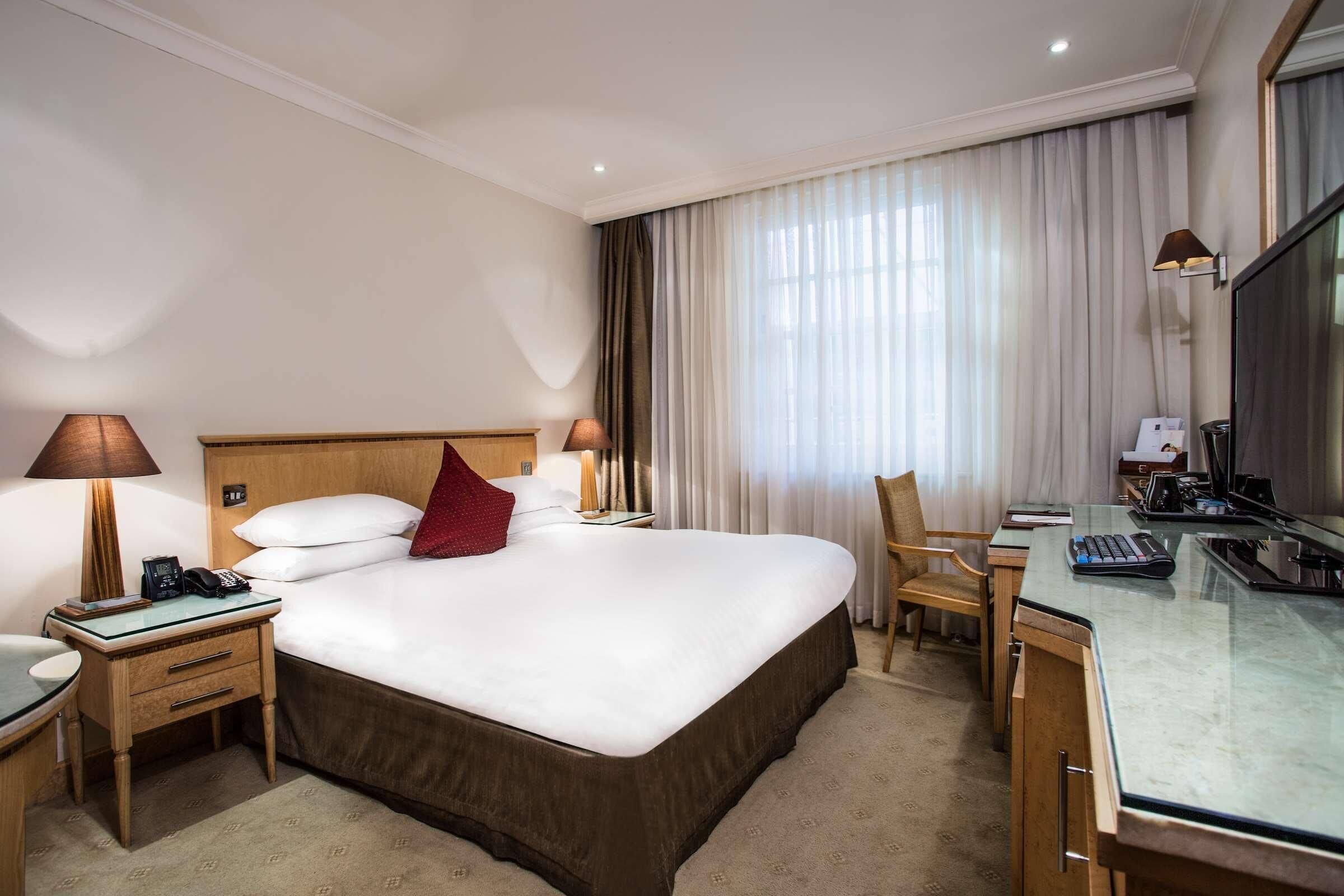 Hypo-allergenic bedding, in-room safe, desk