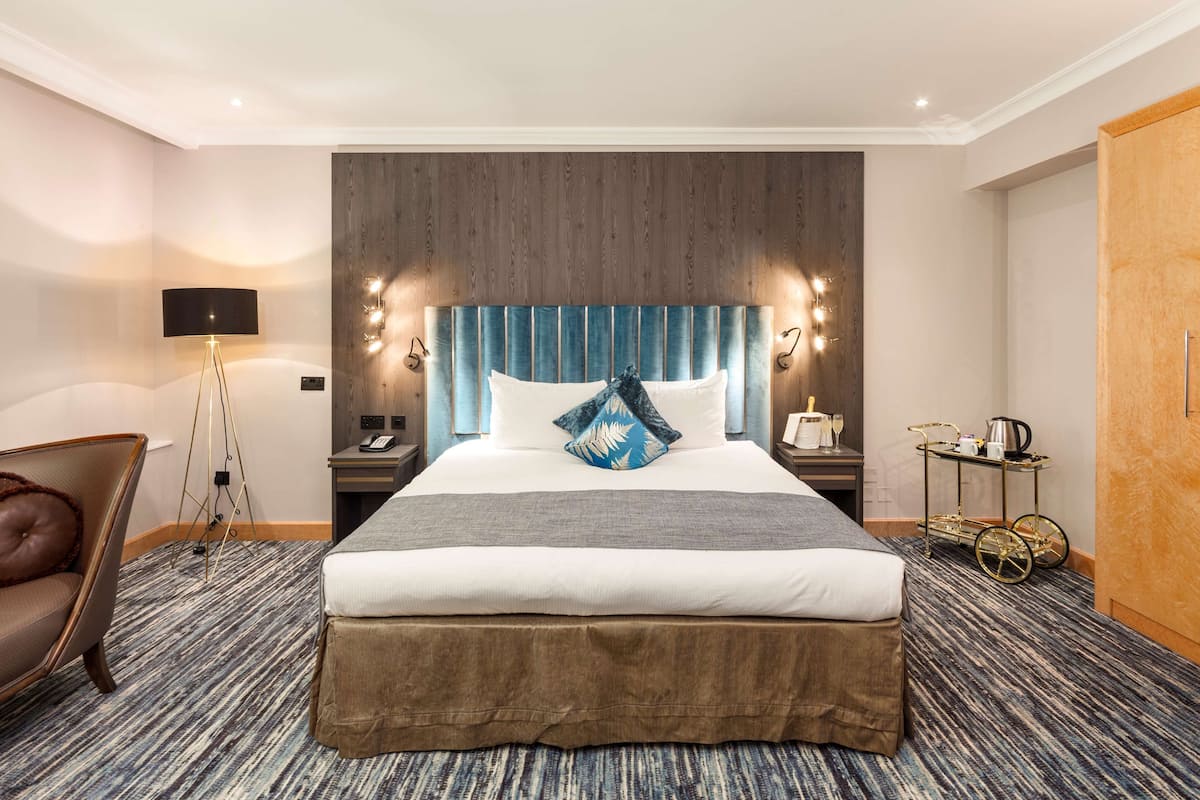 Hypo-allergenic bedding, in-room safe, desk, iron/ironing board