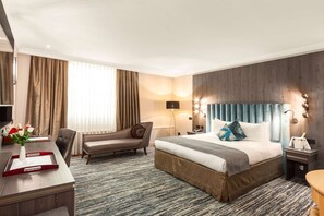 Hypo-allergenic bedding, in-room safe, desk, iron/ironing board - Courthouse Hotel (London)