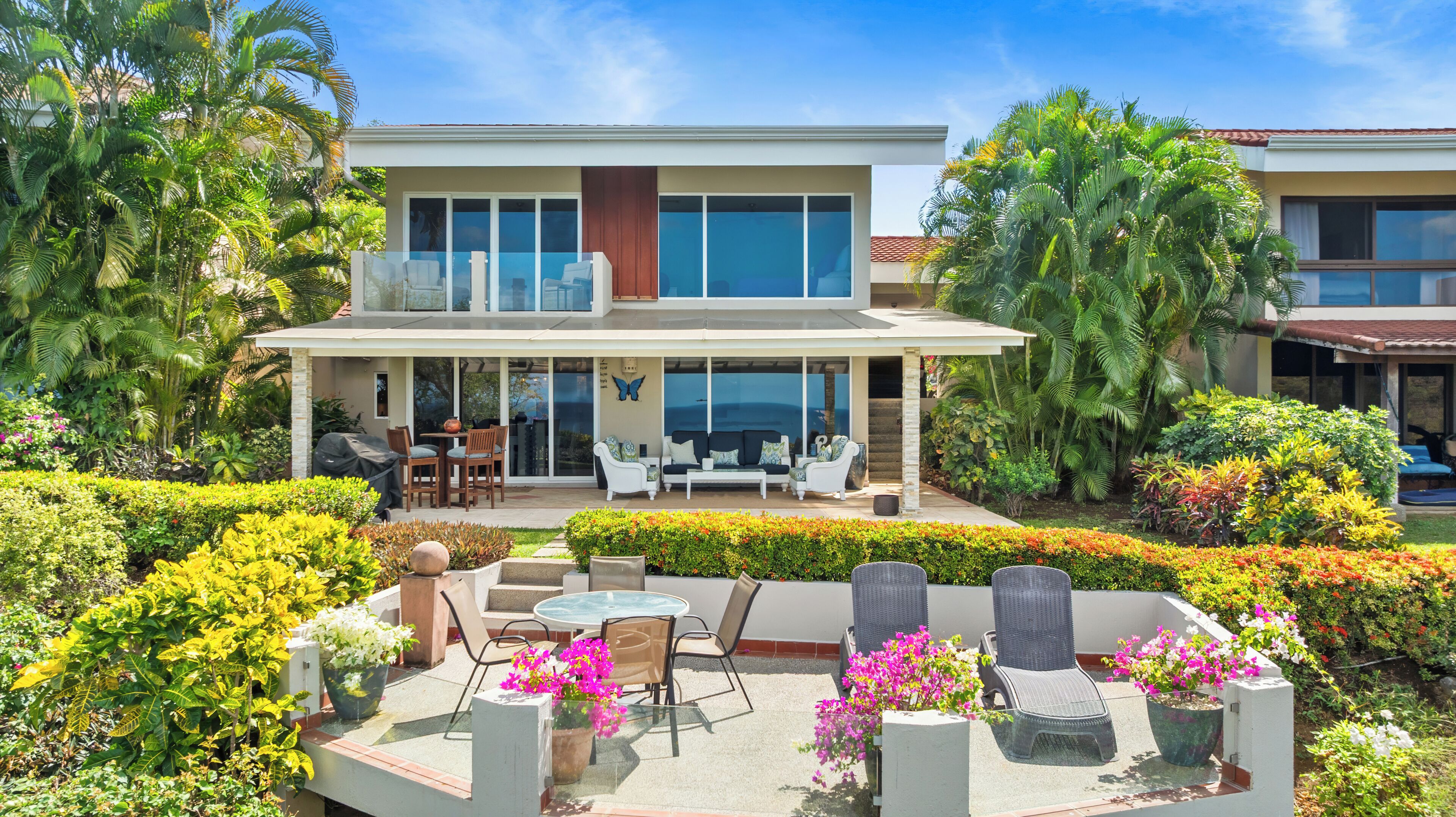 Villa El Sueño | Oppholdsområde | En 32-tommers LCD-TV med digitale kanaler samt TV