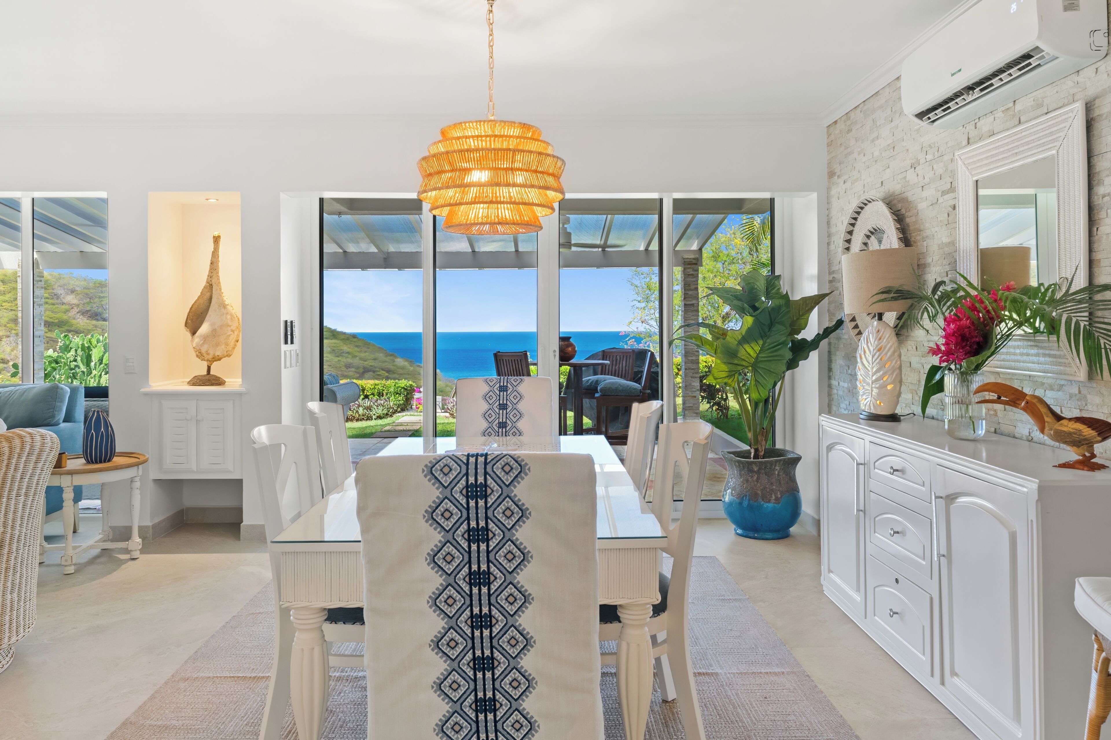 Villa El Sueño | Área de estar | TV LCD 32 polegadas com canais digitais, TV