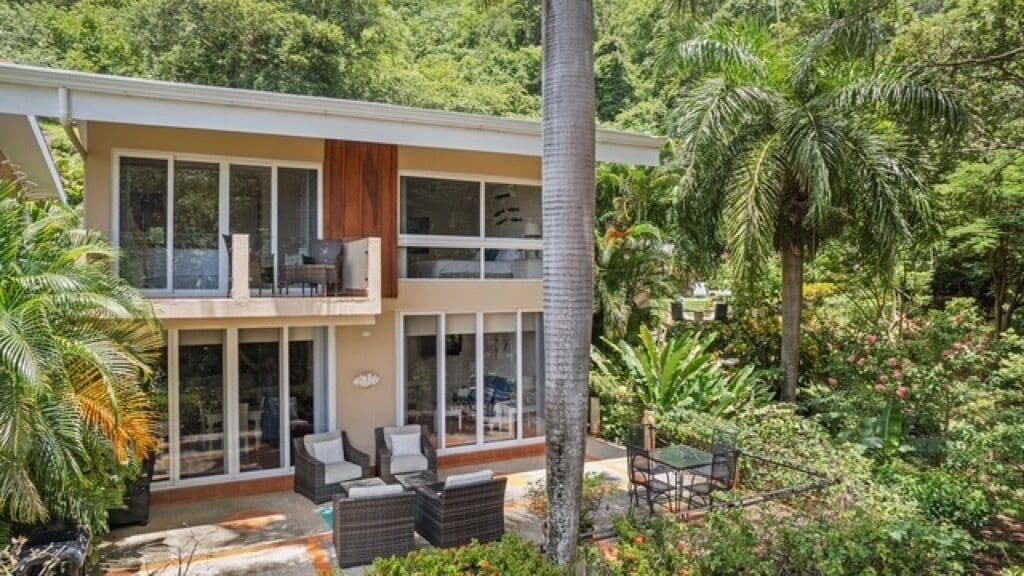 Villa Mapache | In-room safe, iron/ironing board, free WiFi, bed sheets