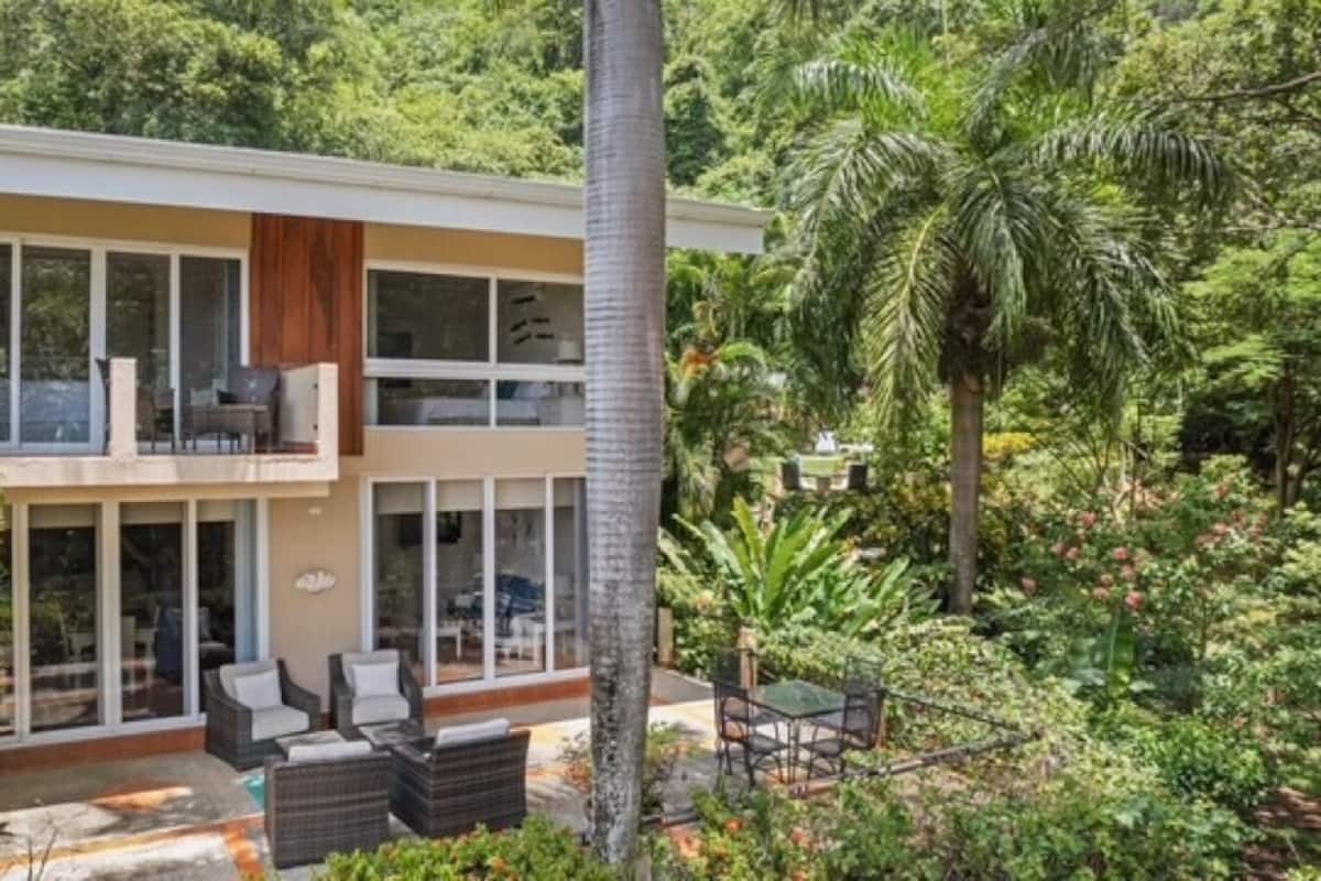 Villa Mapache | In-room safe, iron/ironing board, free WiFi, bed sheets