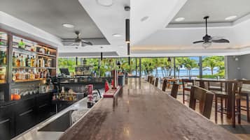 Bar (en la propiedad)