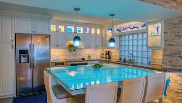 Villa Flying H | Cuisine privée | Réfrigérateur, four à micro-ondes, un four, lave-vaisselle