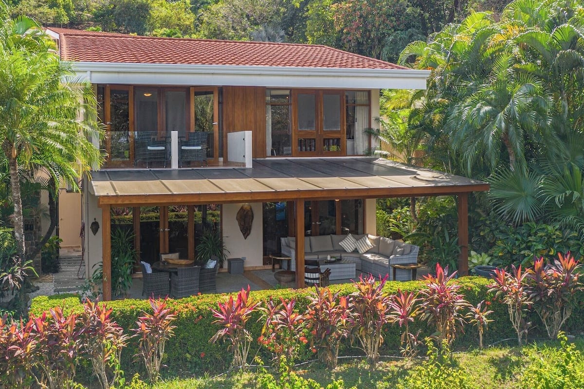 Coffres-forts dans les chambres, fer et planche à repasser