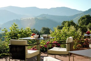 Daily buffet breakfast (EUR 28.00 per person) - Auberge Ostape (Bidarray)