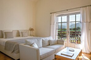 Premium bedding, minibar, in-room safe, individually decorated - Auberge Ostape (Bidarray)