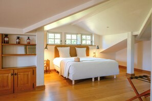 Premium bedding, minibar, in-room safe, individually decorated - Auberge Ostape (Bidarray)