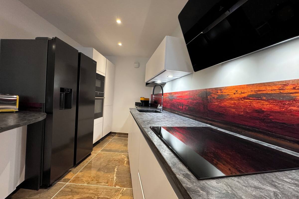 deluxe apartment, 3 bedrooms | private kitchen | electric kettle