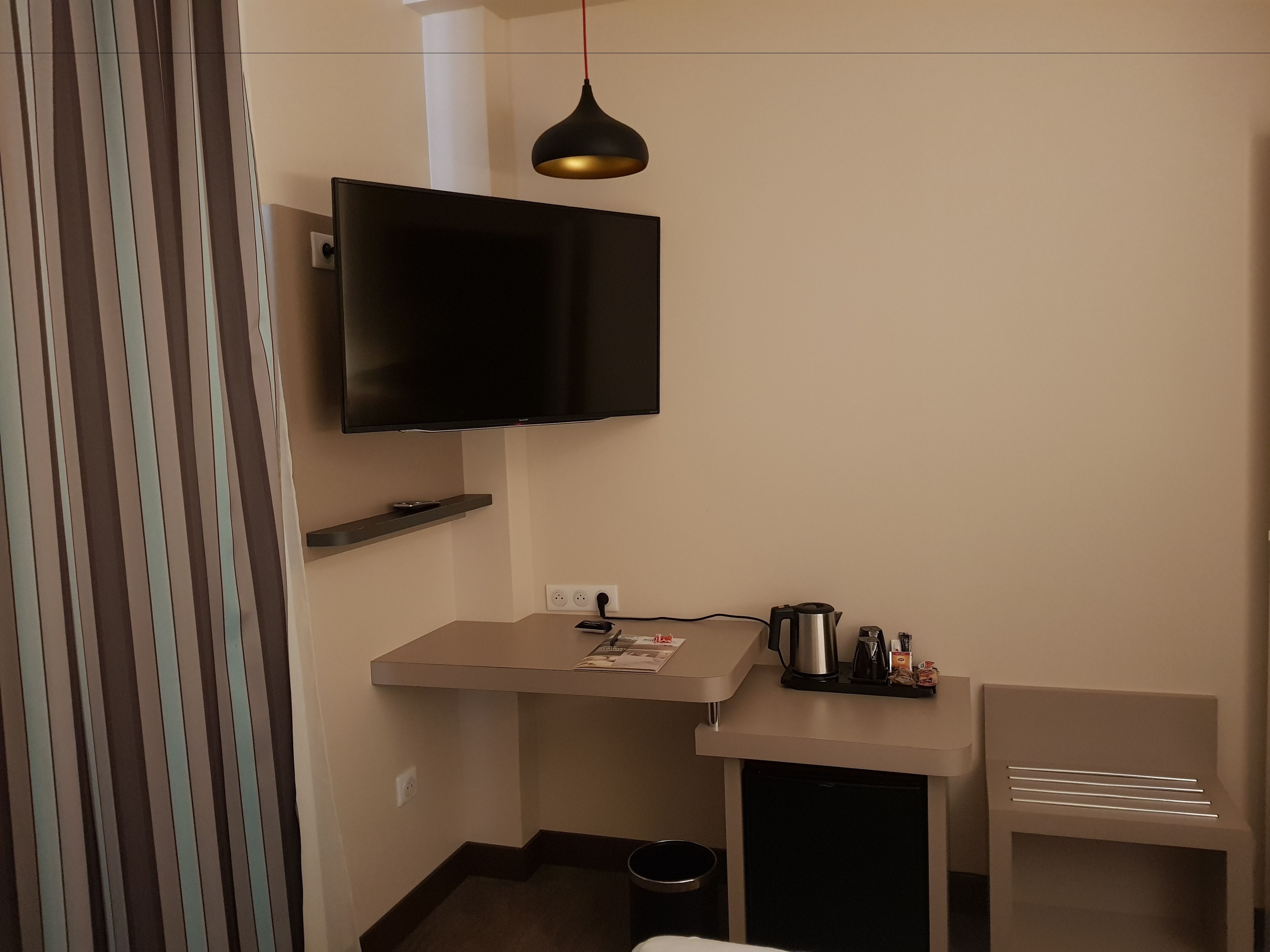 premium double room | room amenity