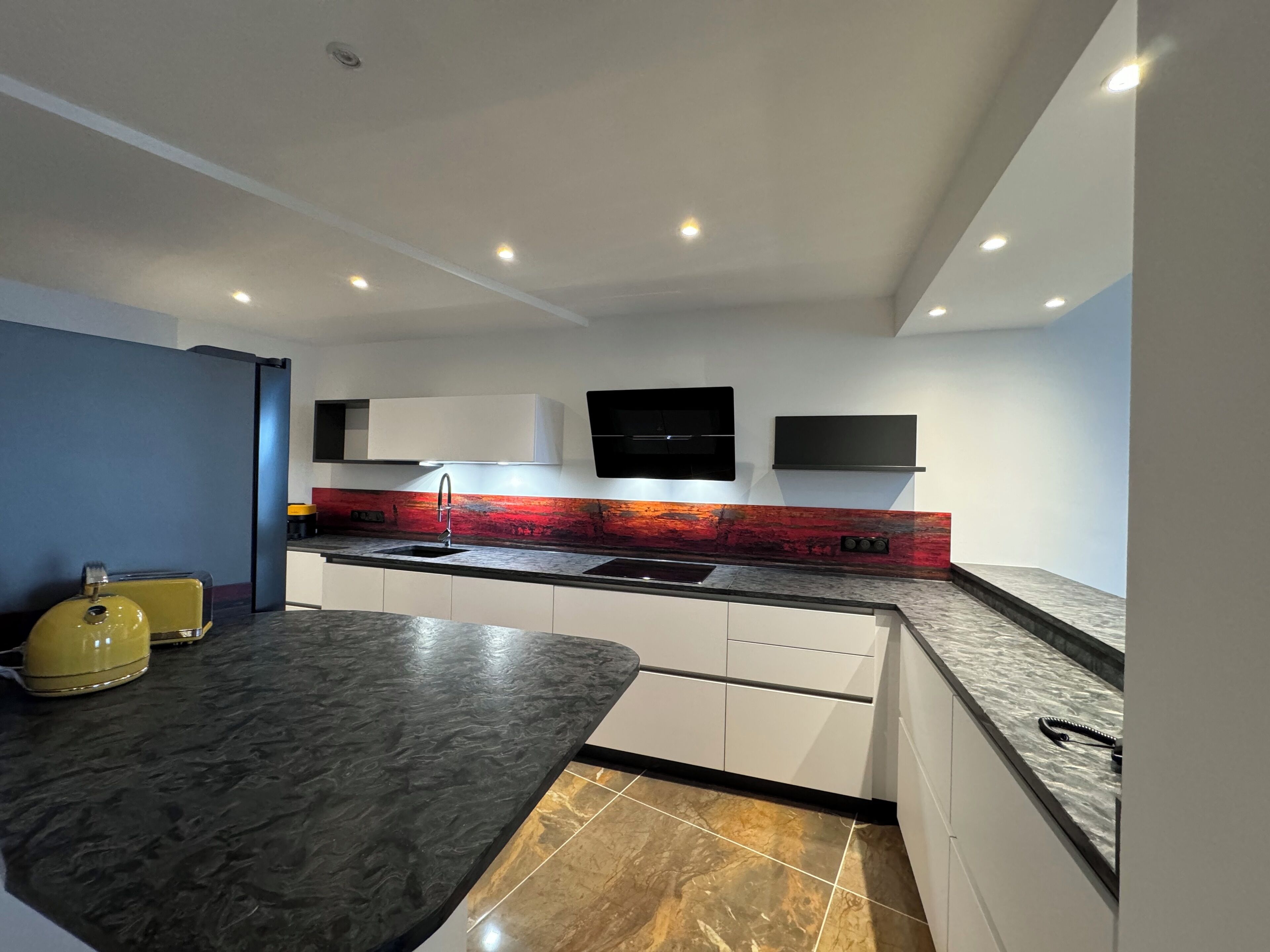 deluxe apartment, 3 bedrooms | private kitchen | electric kettle